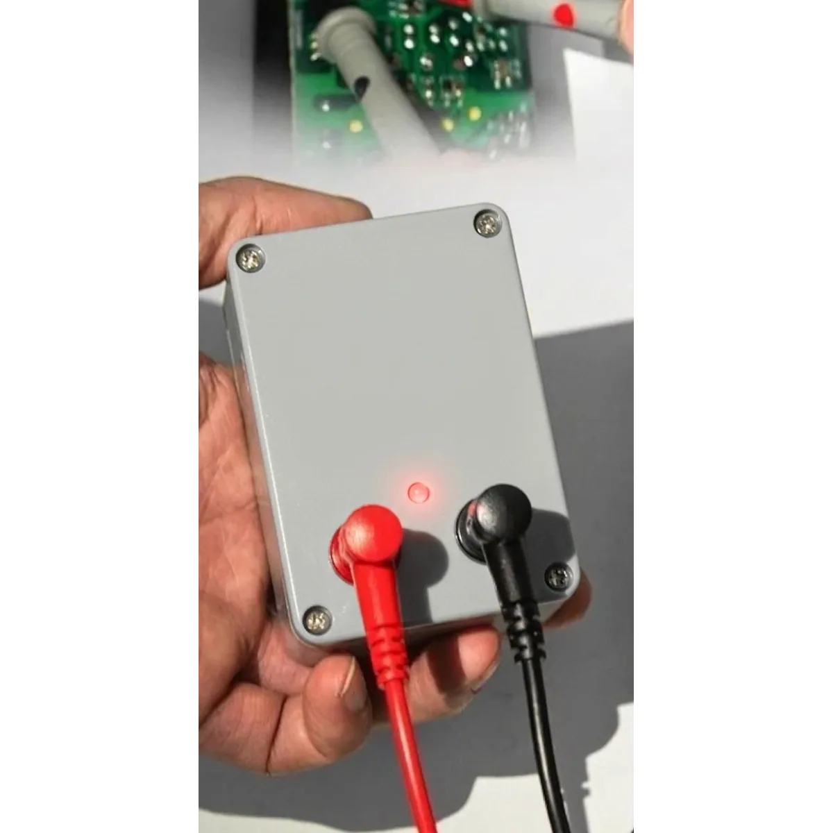 Capacitor Discharger | Red and Green Polarity Light | Below 1000V, 4mm Leads - Thumbnail 3
