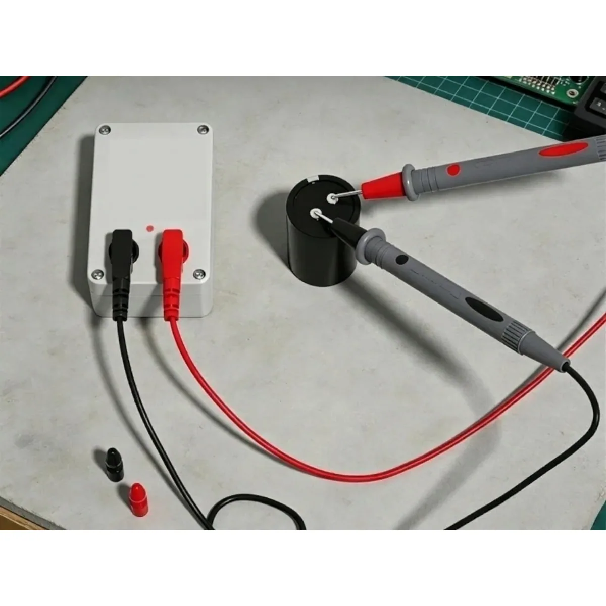 Capacitor Discharger | Red and Green Polarity Light | Below 1000V, 4mm Leads - Thumbnail 2