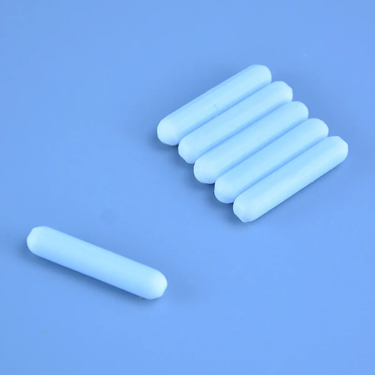 Lab Glassware PTFE Magnetic Stir Bars | White, No Pivot Ring | C3x5 to C8x45 - Thumbnail 3
