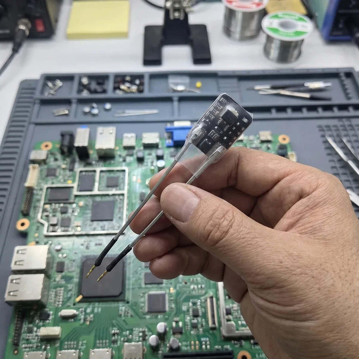 Capacitor Discharge Pen Kit | DIY Tweezer Build | 1000V MOS Transistor - Thumbnail 4